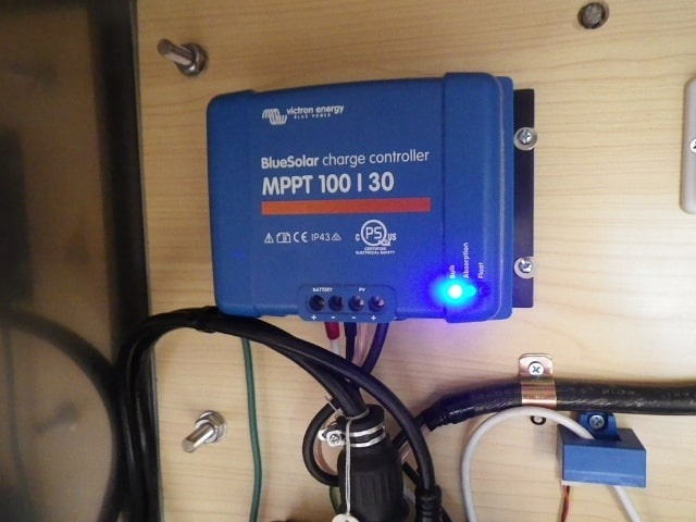MPPT型 充放コントローラー 30A 12V 24V兼用 / BS-MPPT 100/30